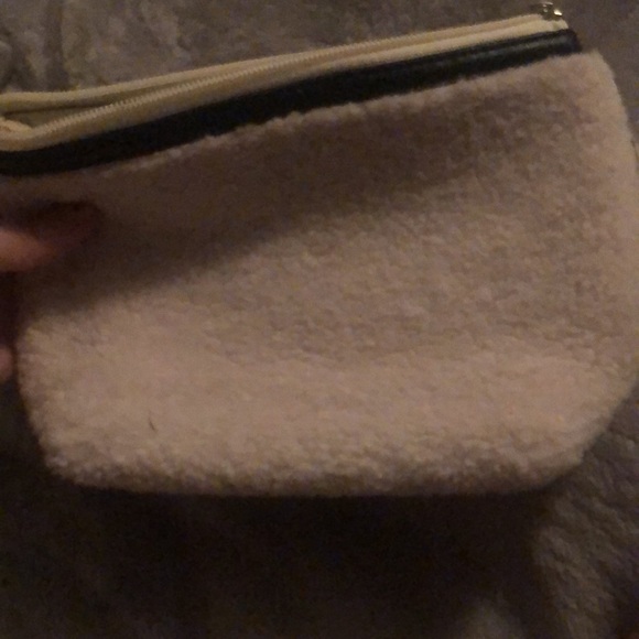 NWOT Neumann Marcus Sherpa clutch - Picture 4 of 4